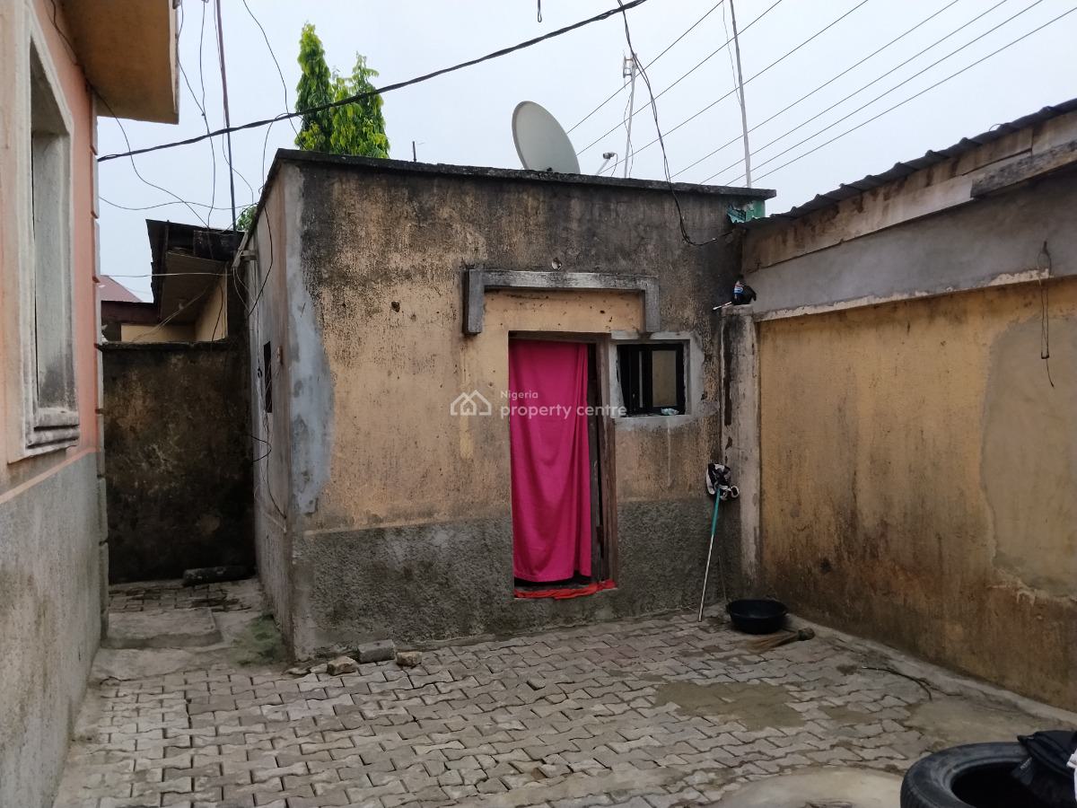 Well Maintained 4 Units 3 Bedroom Apartment, Fidiso Estate, Abijor, Lekki, Lagos, Block of Flats for Sale