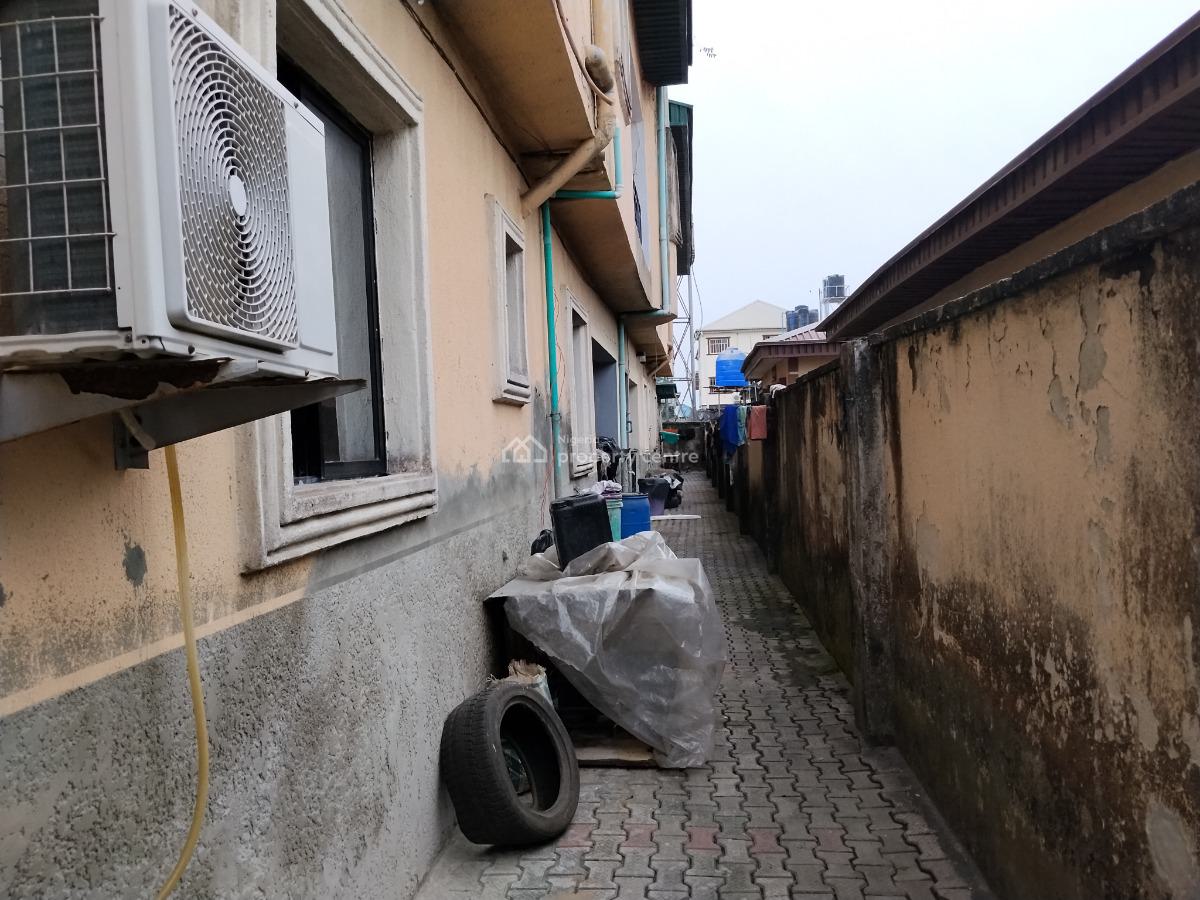 Well Maintained 4 Units 3 Bedroom Apartment, Fidiso Estate, Abijor, Lekki, Lagos, Block of Flats for Sale