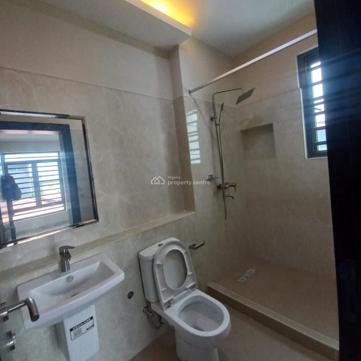 Service 3 Bedroom Apartment, Lekki Phase 1, Lekki, Lagos, Flat / Apartment for Sale