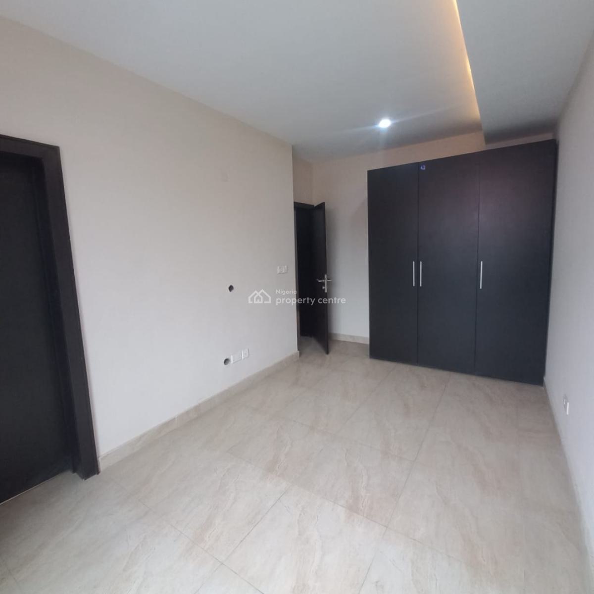 Service 3 Bedroom Apartment, Lekki Phase 1, Lekki, Lagos, Flat / Apartment for Sale