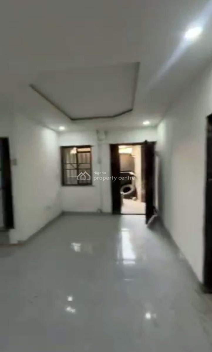 Spacious Standard Decent 3 Bedroom Ground Flat, Off Shipeolu Road, Shomolu, Lagos, Flat / Apartment for Rent