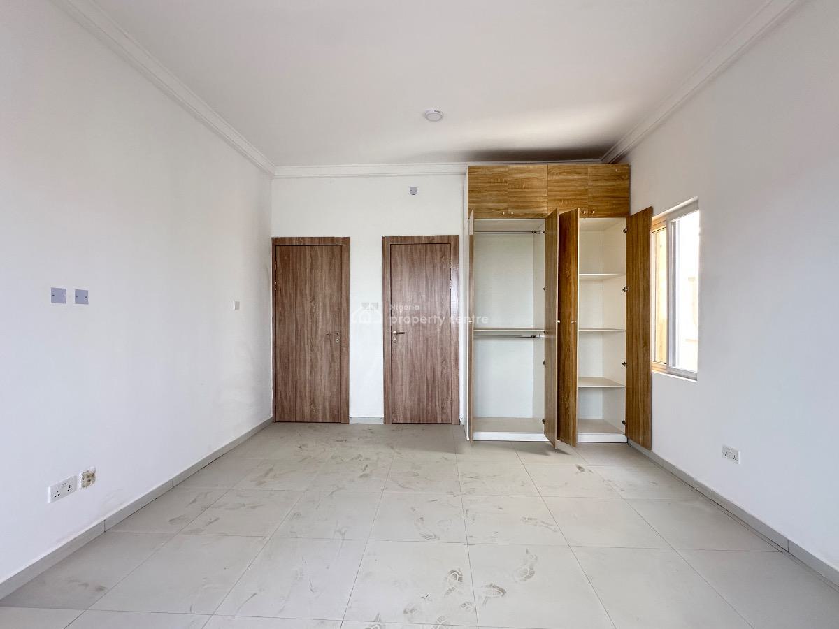 Cozy & Vibrant 3 Bedroom Apartment with an Elevator, Western Foreshore Estate, Osapa, Lekki, Lagos, Flat / Apartment for Sale