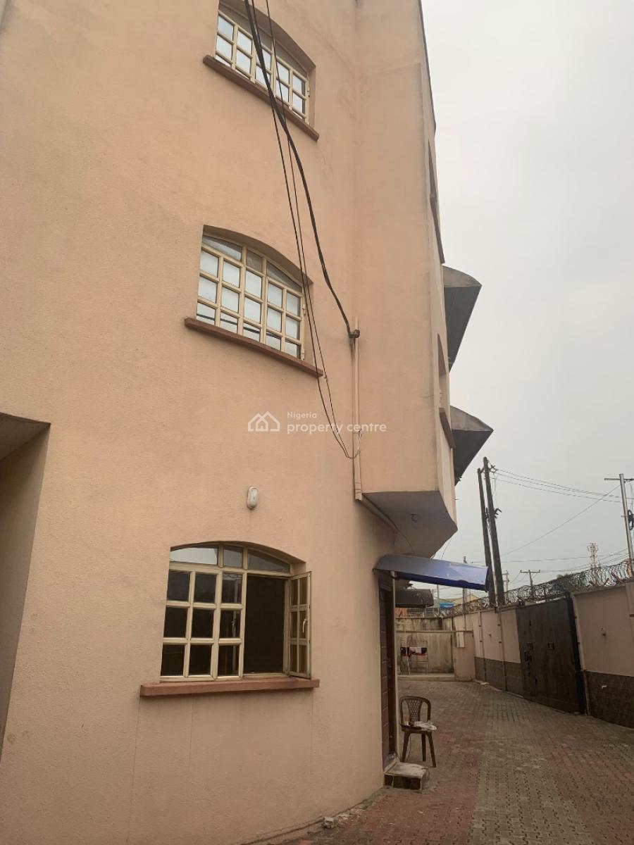 Well Maintained 3 Bedroom Flat on Second Floor, Off Olatilewa Street, Surulere, Lagos, Flat / Apartment for Rent