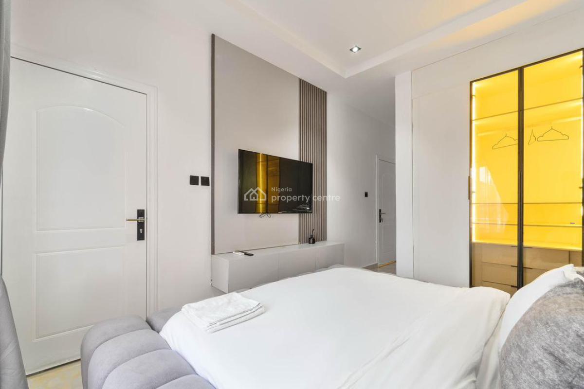 Beautiful Luxury 3 Bedroom Apartment, Freedom Way, Lekki Phase 1, Lekki, Lagos, Flat / Apartment Short Let