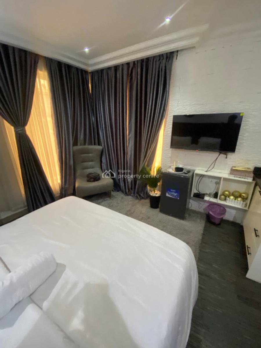 Single Room/studio Apartment(swimming Pool), Ademola Adetokunbo, Wuse 2, Abuja, Flat / Apartment Short Let