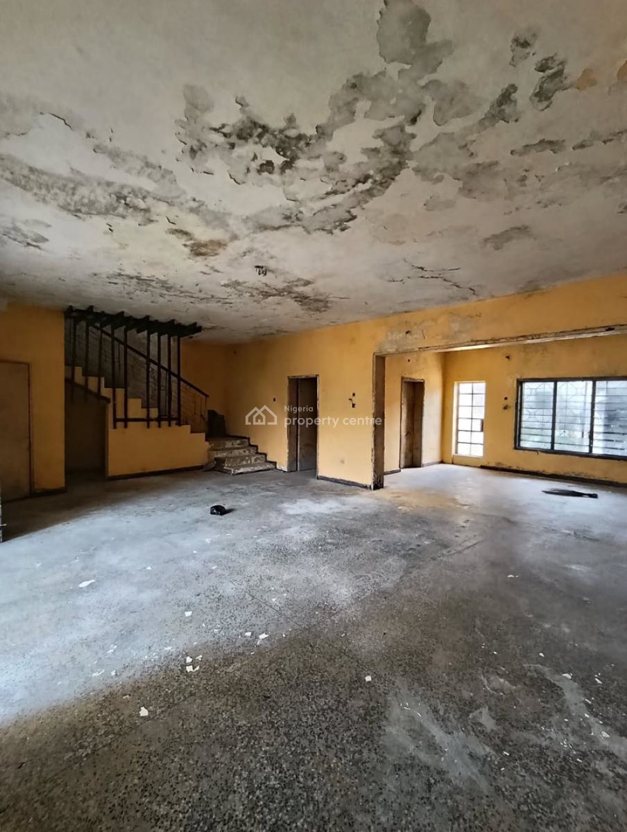 Distress 3 Bedroom Semi Duplex, D/line, Port Harcourt, Rivers, Semi-detached Duplex for Sale