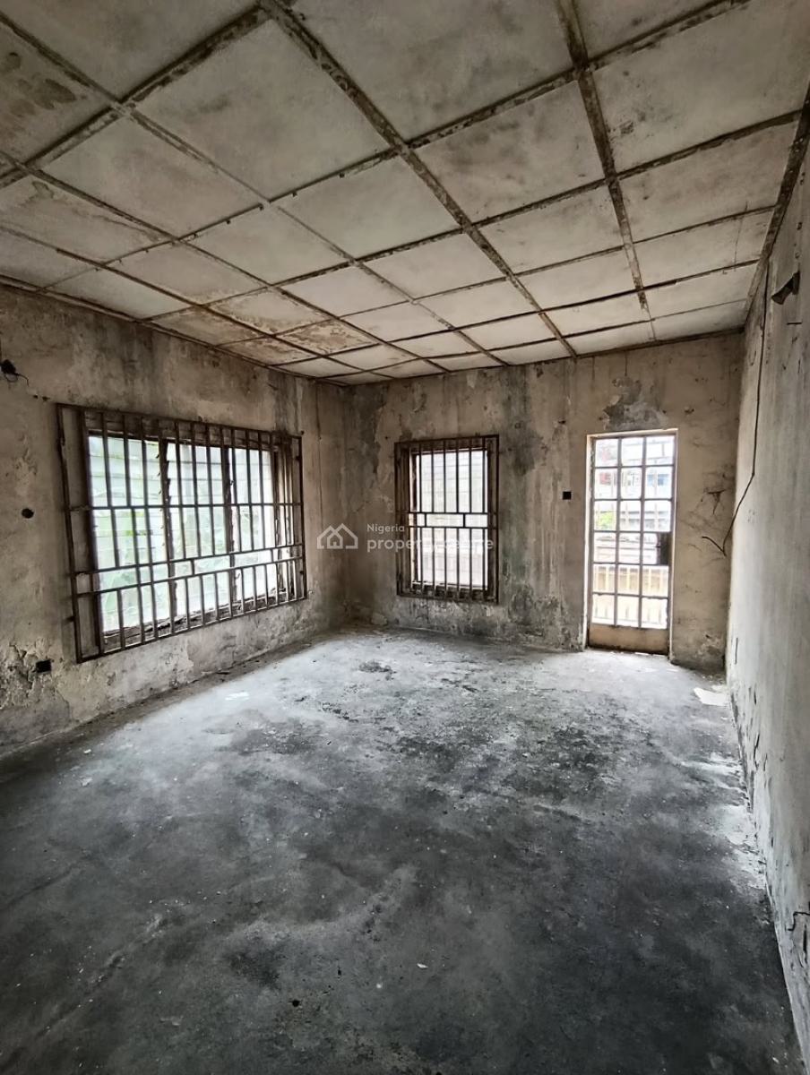 Distress 3 Bedroom Semi Duplex, D/line, Port Harcourt, Rivers, Semi-detached Duplex for Sale