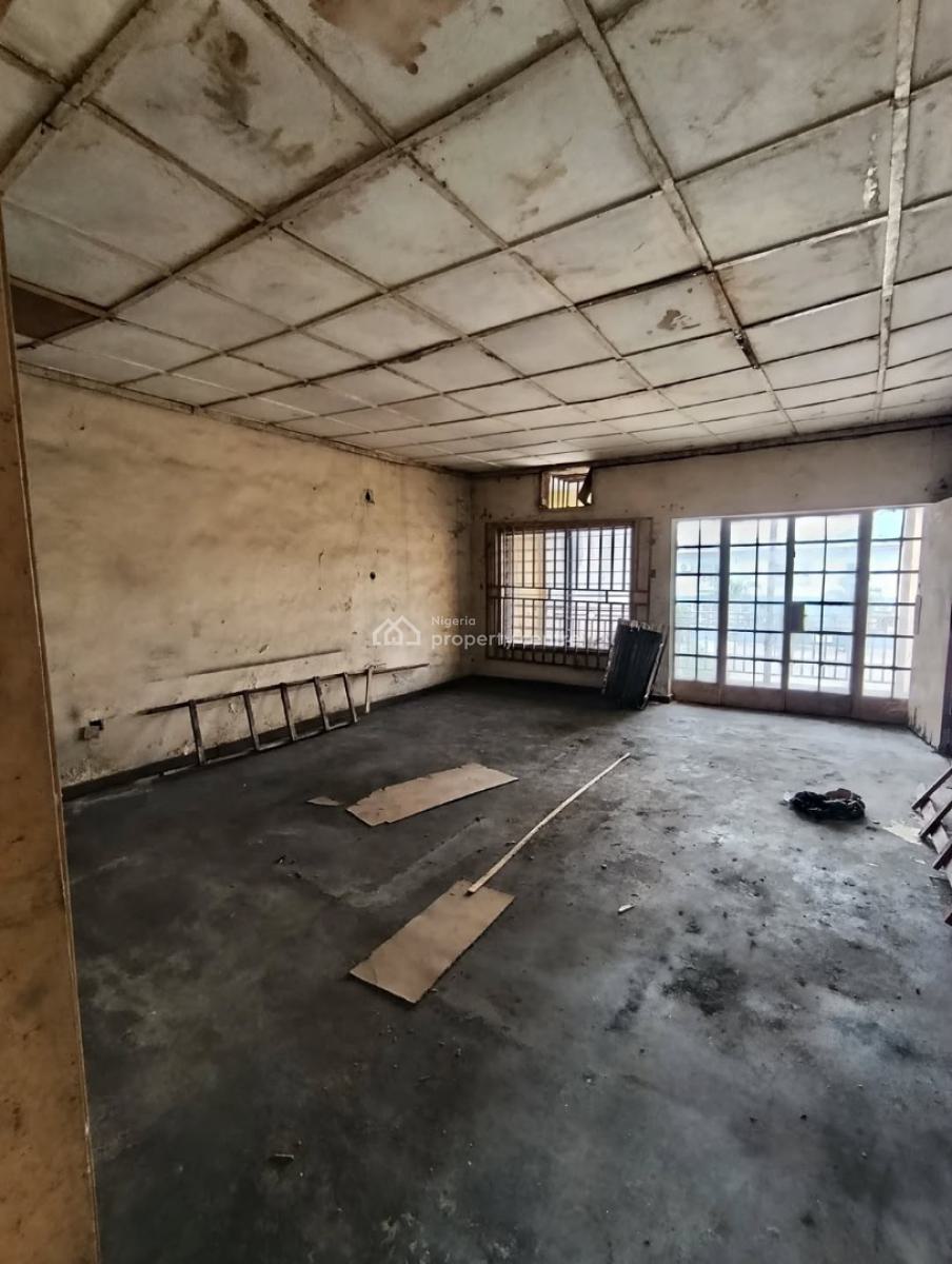 Distress 3 Bedroom Semi Duplex, D/line, Port Harcourt, Rivers, Semi-detached Duplex for Sale