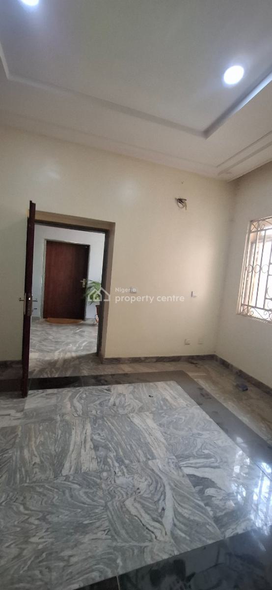 Standard 3 Bedroom with Bq, Guzape District, Abuja, Flat / Apartment for Rent