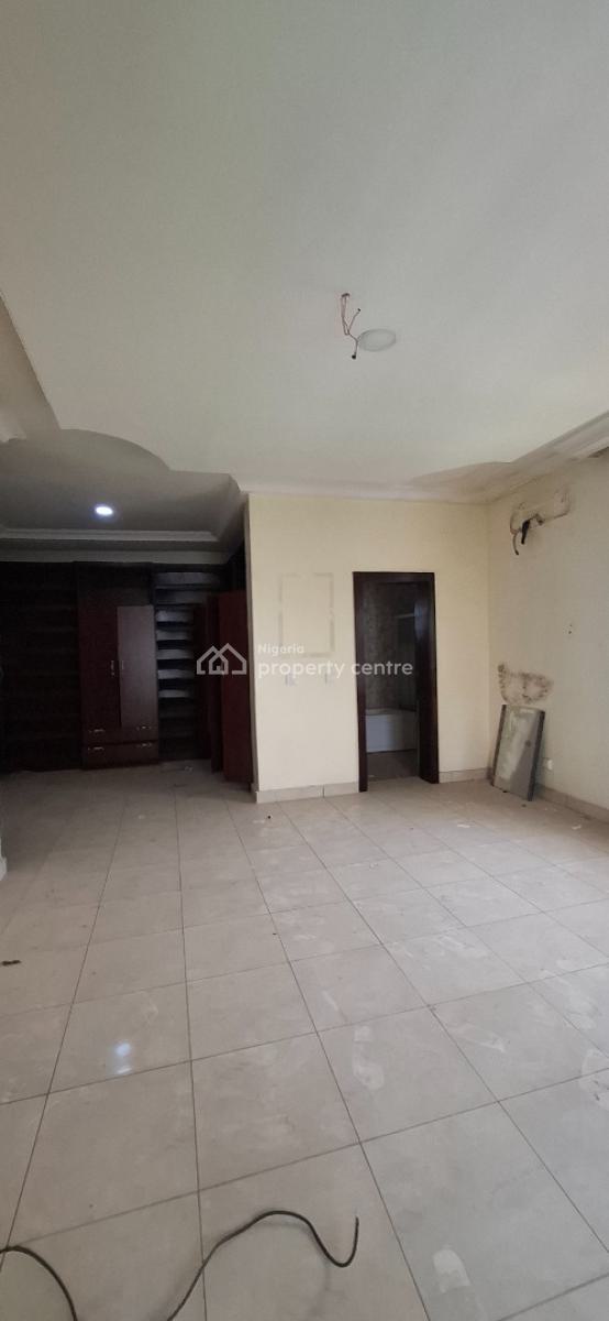Standard 3 Bedroom with Bq, Guzape District, Abuja, Flat / Apartment for Rent