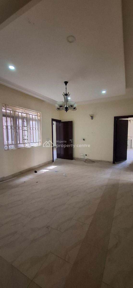 Standard 3 Bedroom with Bq, Guzape District, Abuja, Flat / Apartment for Rent