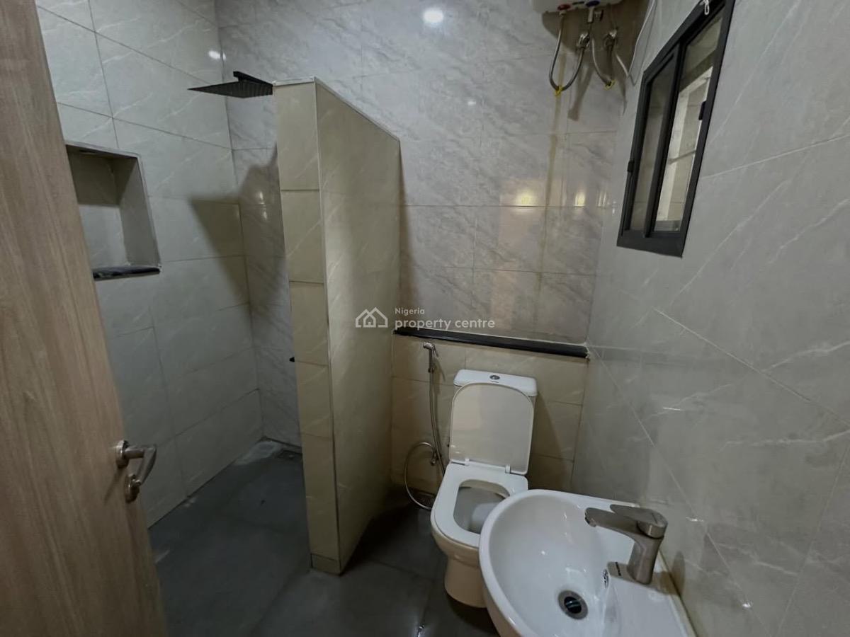 Pristine 4 Bedroom Terrace Duplex with 2 Living Room and a Bq, Guzape District, Abuja, Terraced Duplex for Sale