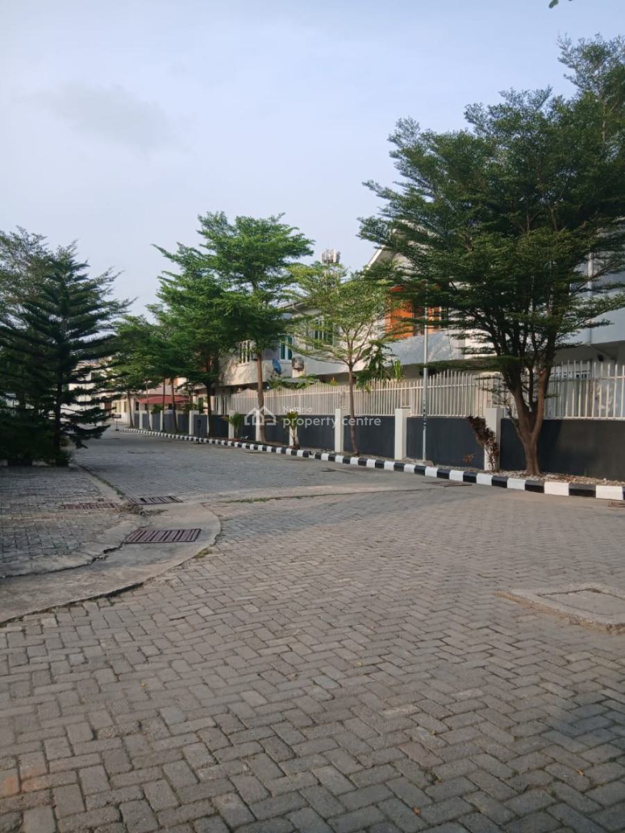Neat Duplex with Bq and Demarcated Personal Space in Lovely Estate, Ikate, Lekki, Lagos, Terraced Duplex for Sale