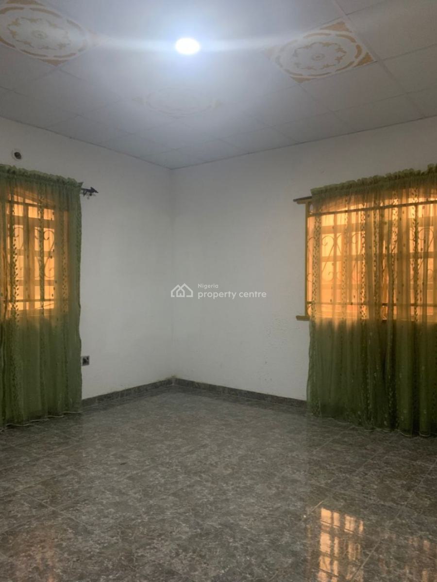 Well Maintained 3 Bedroom Flat on Second Floor., Surulere, Lagos, Flat / Apartment for Rent