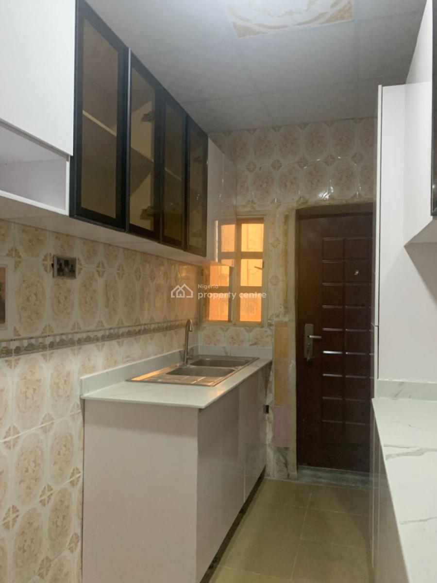 Well Maintained 3 Bedroom Flat on Second Floor., Surulere, Lagos, Flat / Apartment for Rent