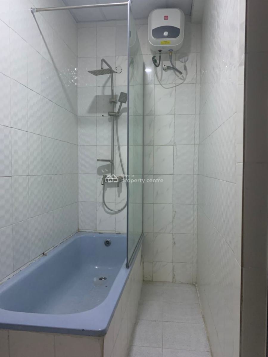 Well Maintained 3 Bedroom Flat on Second Floor., Surulere, Lagos, Flat / Apartment for Rent