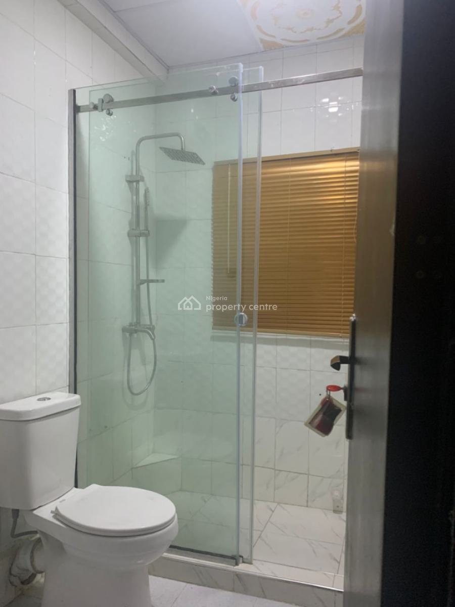 Well Maintained 3 Bedroom Flat on Second Floor., Surulere, Lagos, Flat / Apartment for Rent
