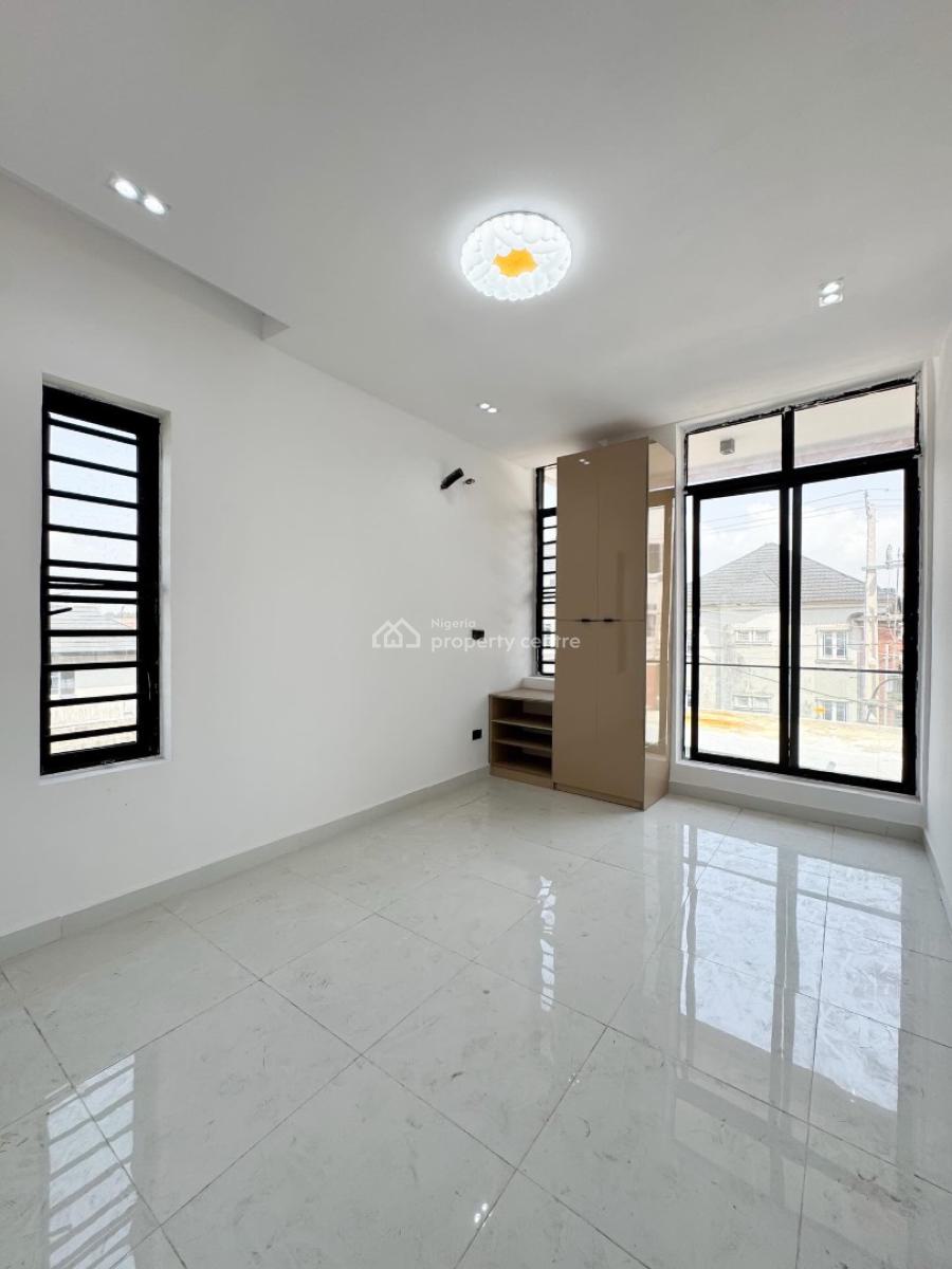 Lovely 2 Bedroom Apartment with Bq, Ologolo, Ologolo, Lekki, Lagos, Block of Flats for Sale