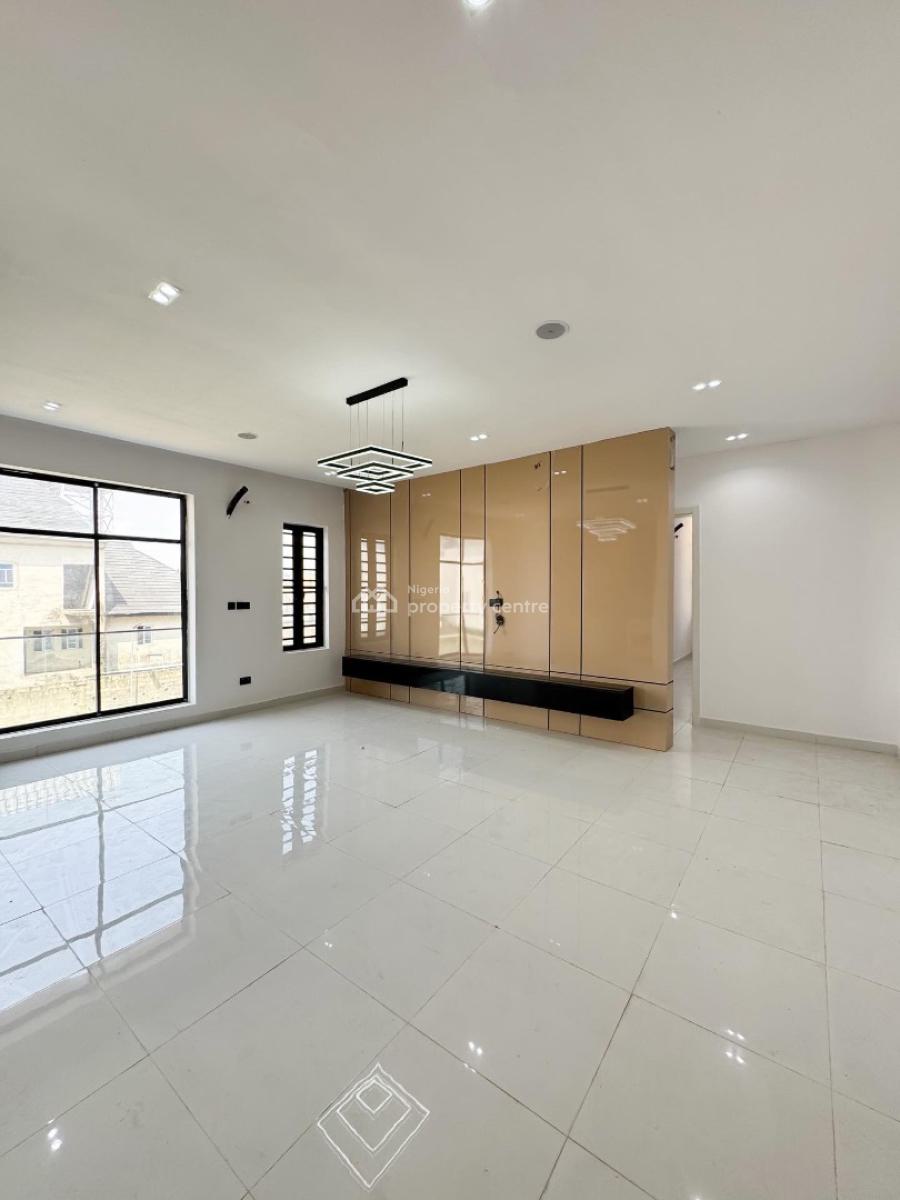 Lovely 2 Bedroom Apartment with Bq, Ologolo, Ologolo, Lekki, Lagos, Block of Flats for Sale