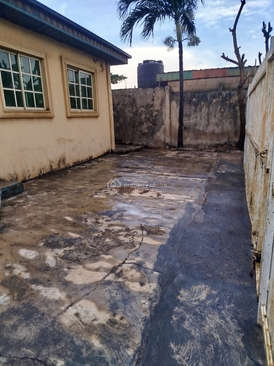 a Commercial Property Available, Ire Akari Main Road, Gberigbe, Ikorodu, Lagos, Detached Bungalow for Rent