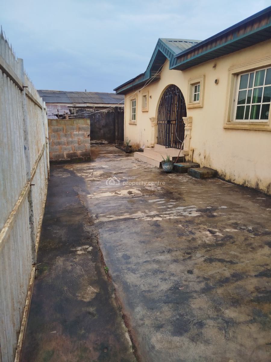 a Commercial Property Available, Ire Akari Main Road, Gberigbe, Ikorodu, Lagos, Detached Bungalow for Rent