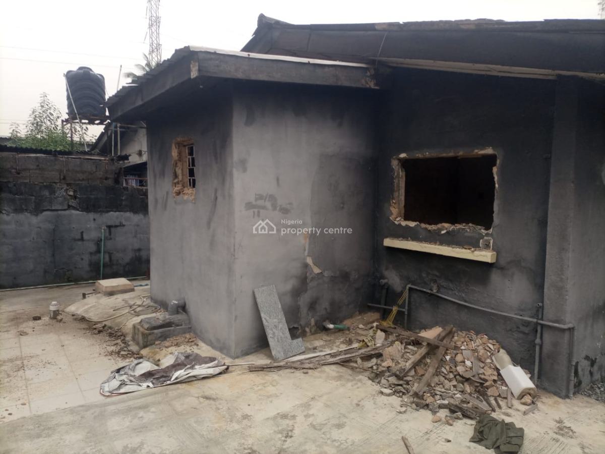 Prime Land with Demolishable 5 Bedroom Bungalow, Off Eric Moore Road, Eric Moore, Surulere, Lagos, Detached Bungalow for Sale