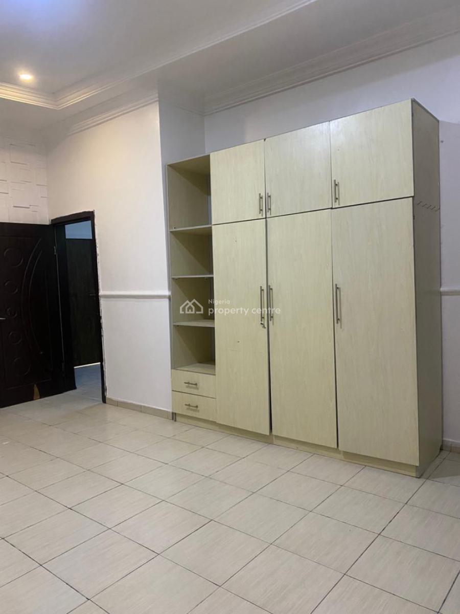 Spacious and Comfortable Master Bedroom Self Contained, Chevron Drive in Bera Estate, Lekki, Lagos, Detached Duplex for Rent