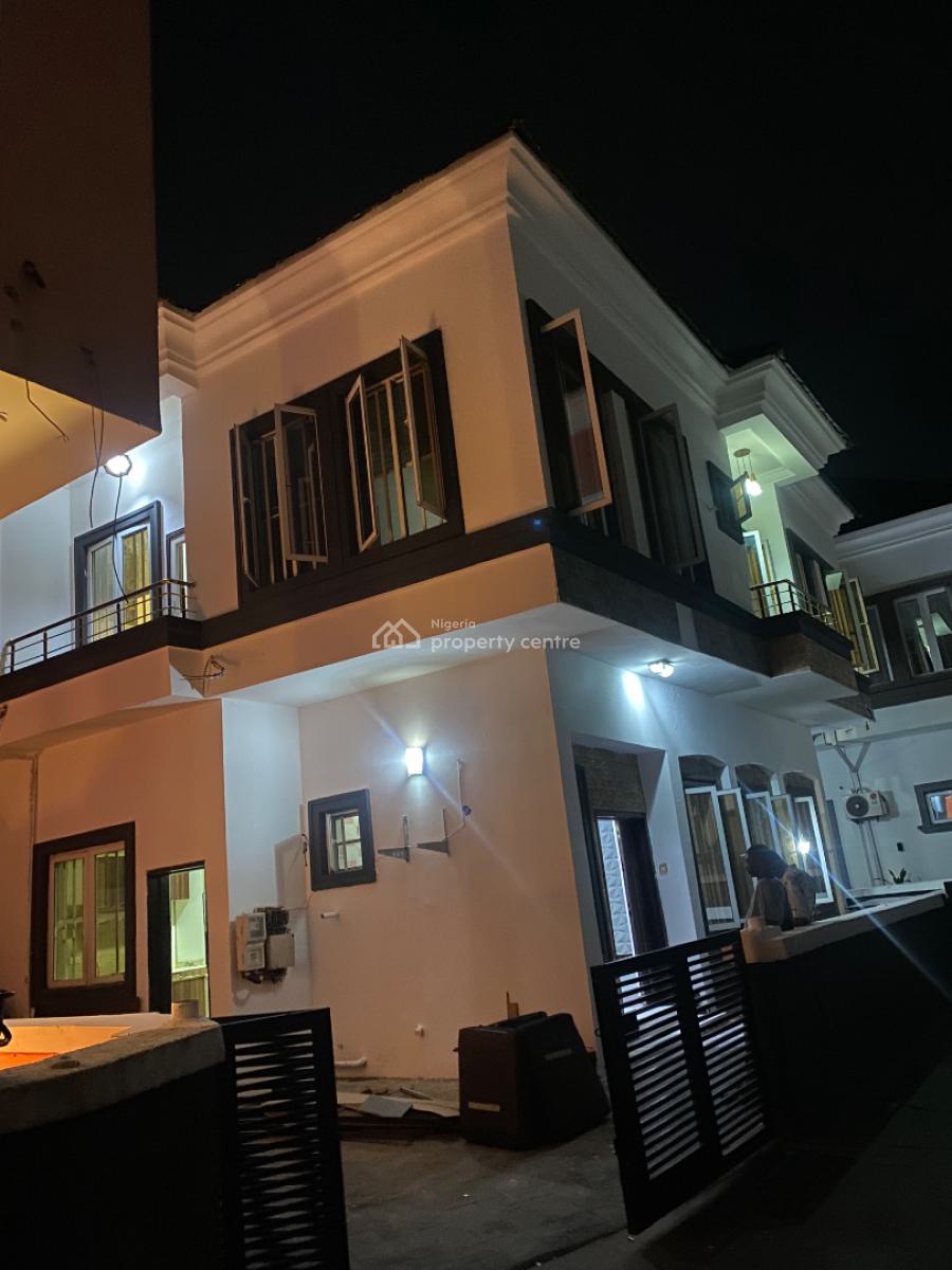Spacious and Comfortable Master Bedroom Self Contained, Chevron Drive in Bera Estate, Lekki, Lagos, Detached Duplex for Rent