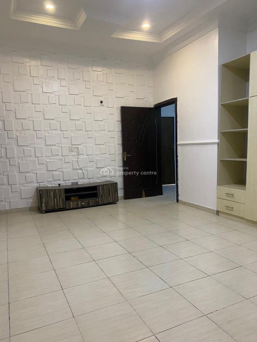Spacious and Comfortable Master Bedroom Self Contained, Chevron Drive in Bera Estate, Lekki, Lagos, Detached Duplex for Rent
