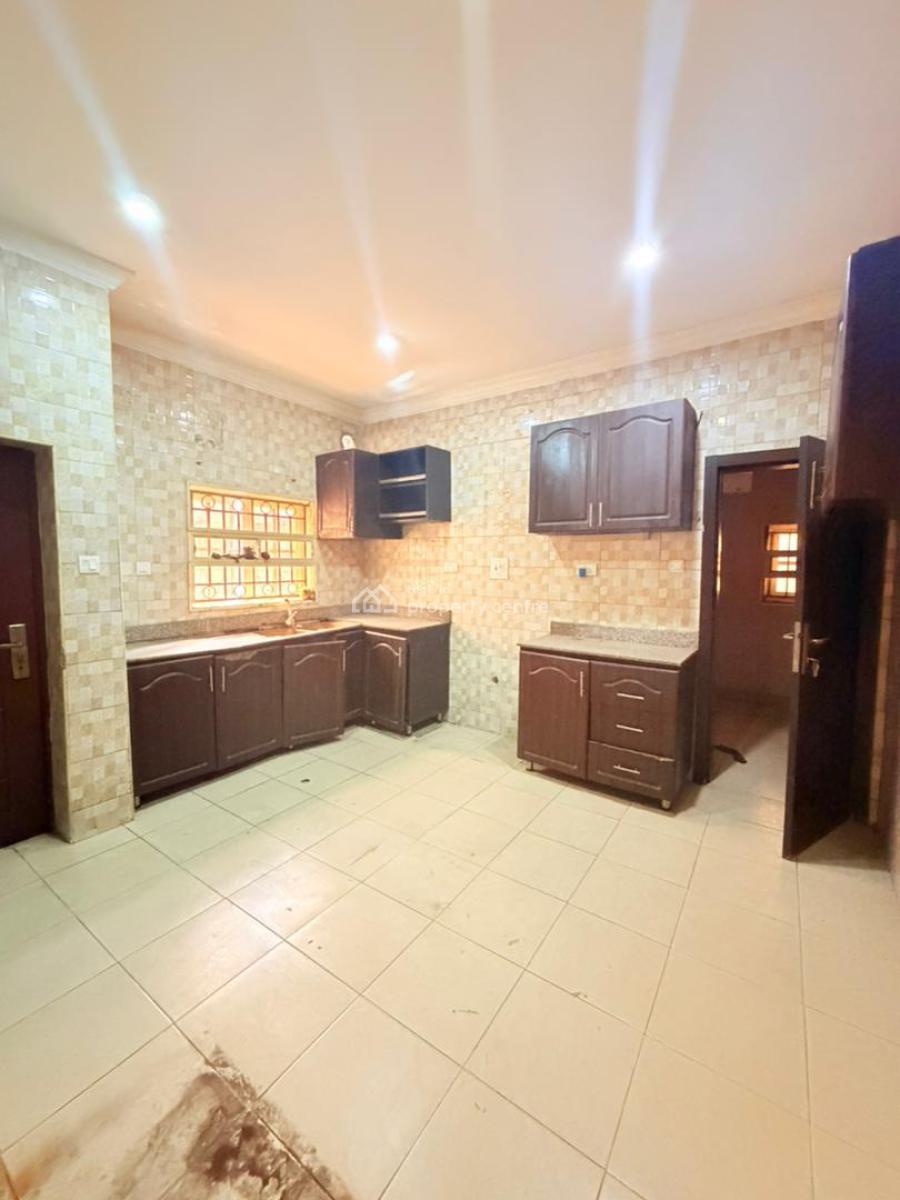 Distress 5 Bedroom Fully Detached Duplex with a Large Compound Space, Gra Phase 2, Magodo, Lagos, Detached Duplex for Sale