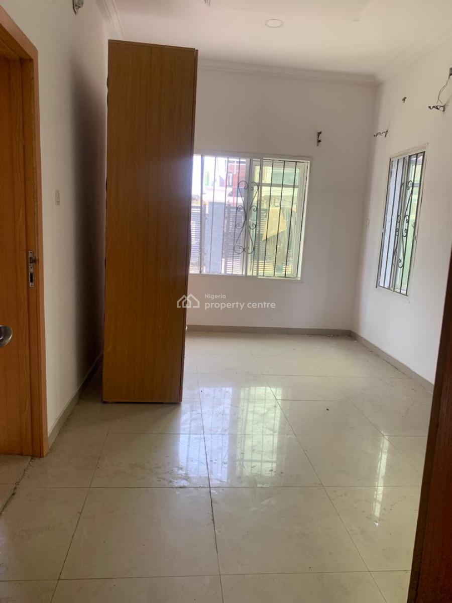 Spaceous 3 Bedroom Apartment Downstairs, Gra, Ikota, Lekki, Lagos, Flat / Apartment for Rent