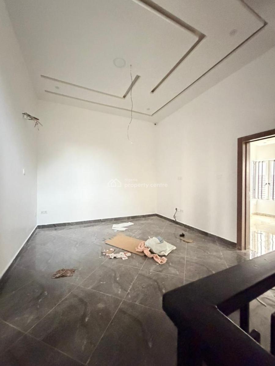 Fully Serviced 4 Bedroom Terrace Duplex with Spacious Bq, Lekki Phase 1, Lekki, Lagos, Flat / Apartment for Rent