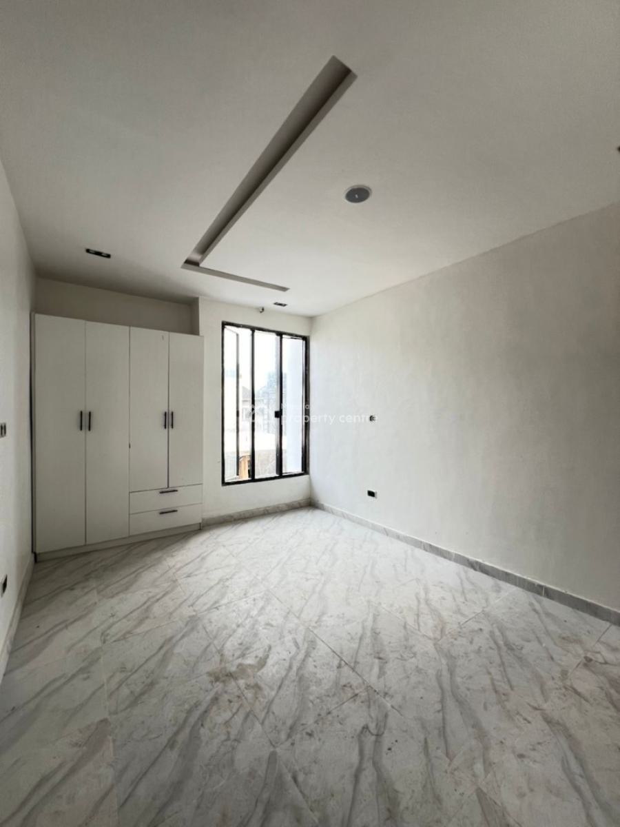 Spacious 2 Bedroom Apartment in a Well Maintained Estate, Ologolo, Lekki, Lagos, Flat / Apartment for Rent