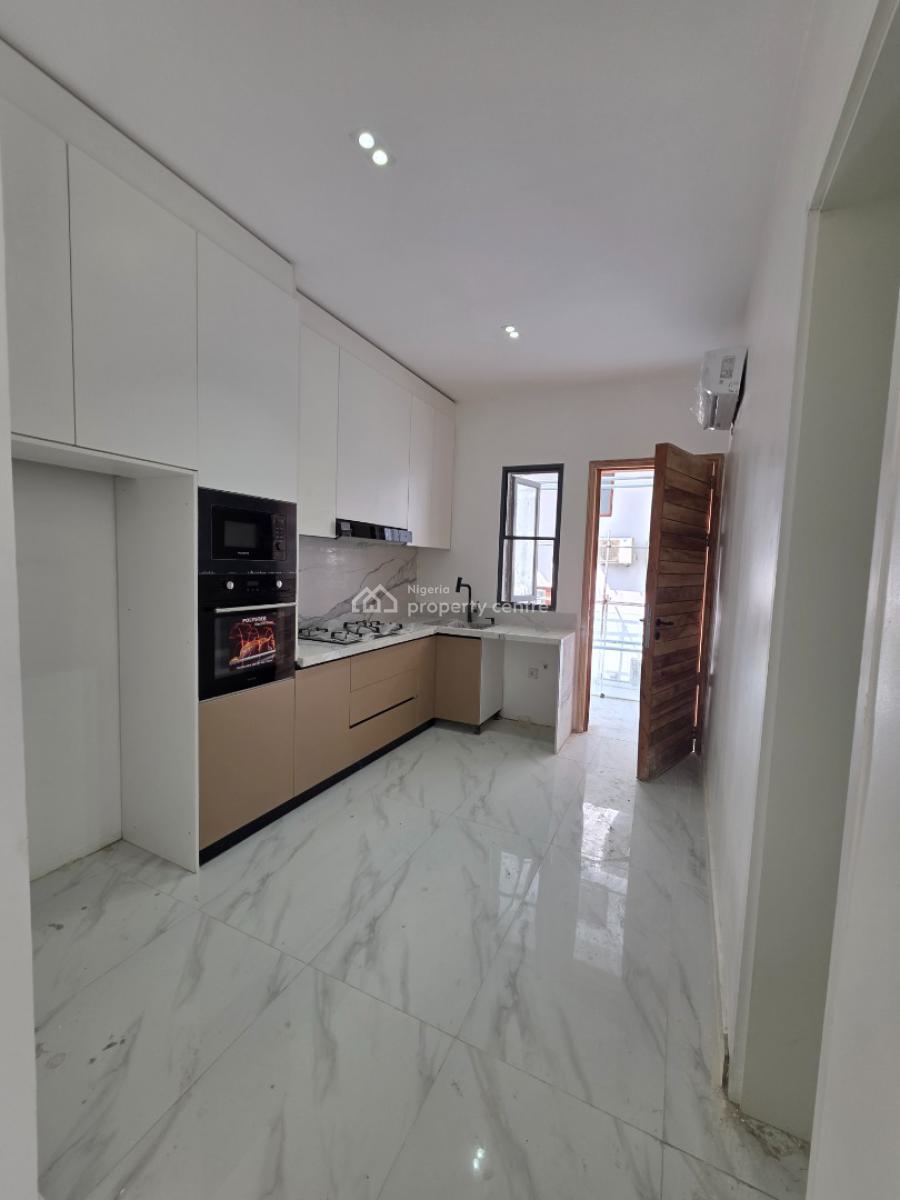 Massive 2 Bedroom Apartment with Elevator, Lekki Phase 1, Lekki, Lagos, Flat / Apartment for Sale