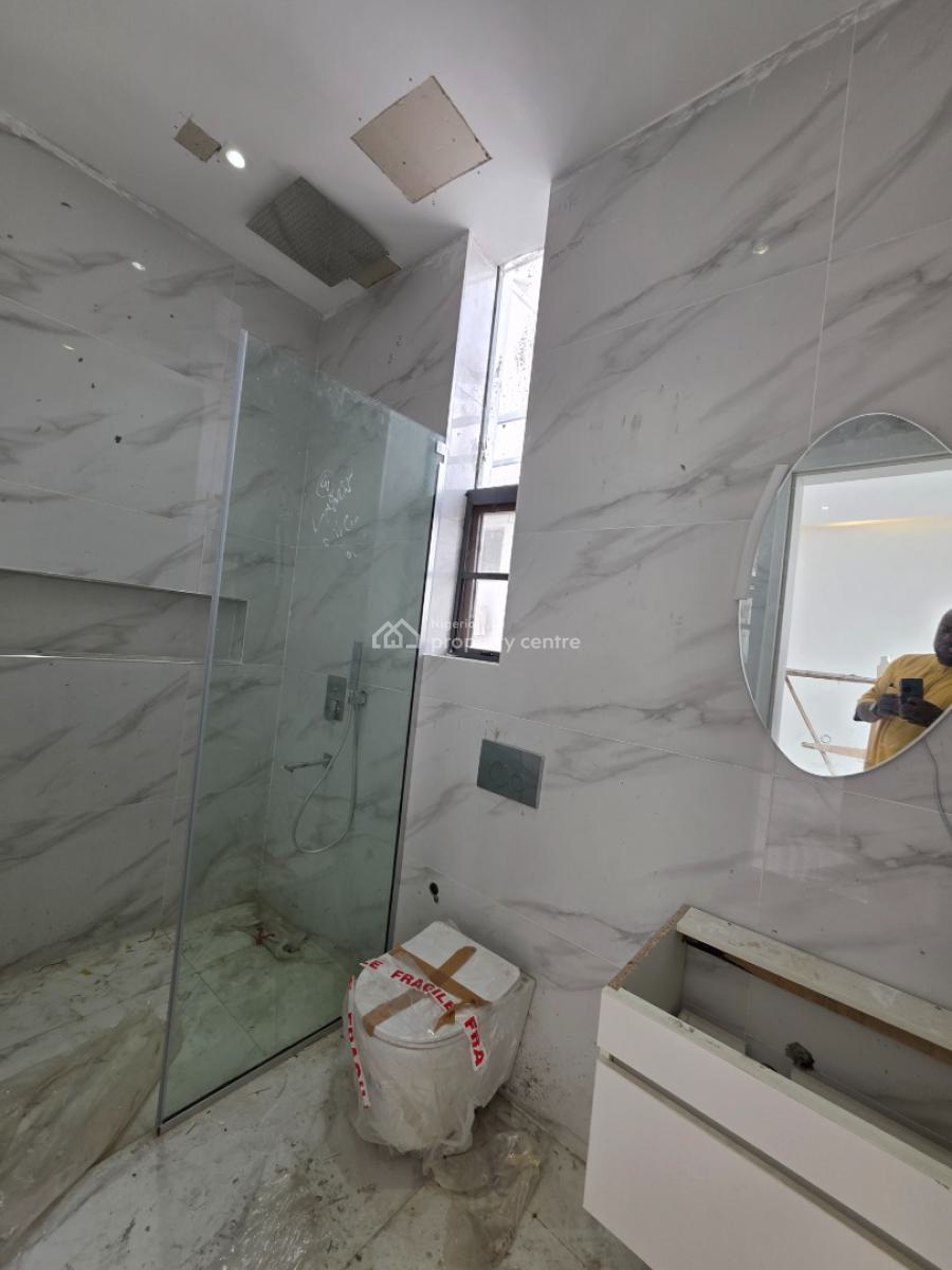 Massive 2 Bedroom Apartment with Elevator, Lekki Phase 1, Lekki, Lagos, Flat / Apartment for Sale