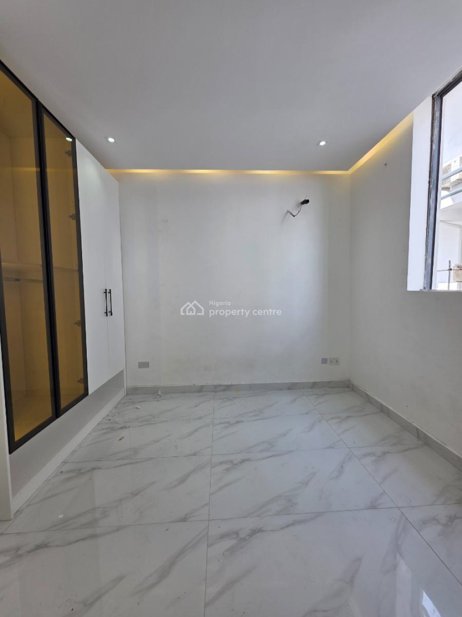 Massive 2 Bedroom Apartment with Elevator, Lekki Phase 1, Lekki, Lagos, Flat / Apartment for Sale