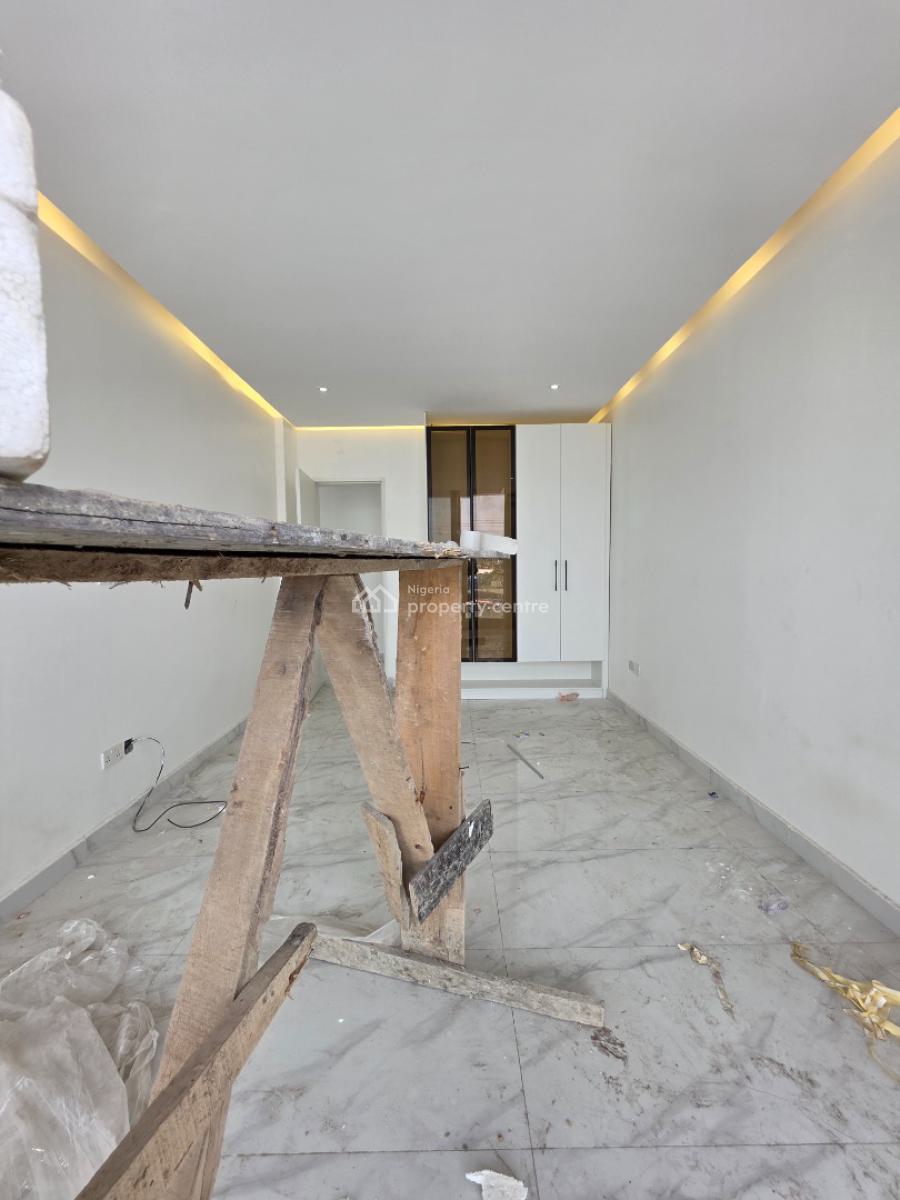 Massive 2 Bedroom Apartment with Elevator, Lekki Phase 1, Lekki, Lagos, Flat / Apartment for Sale