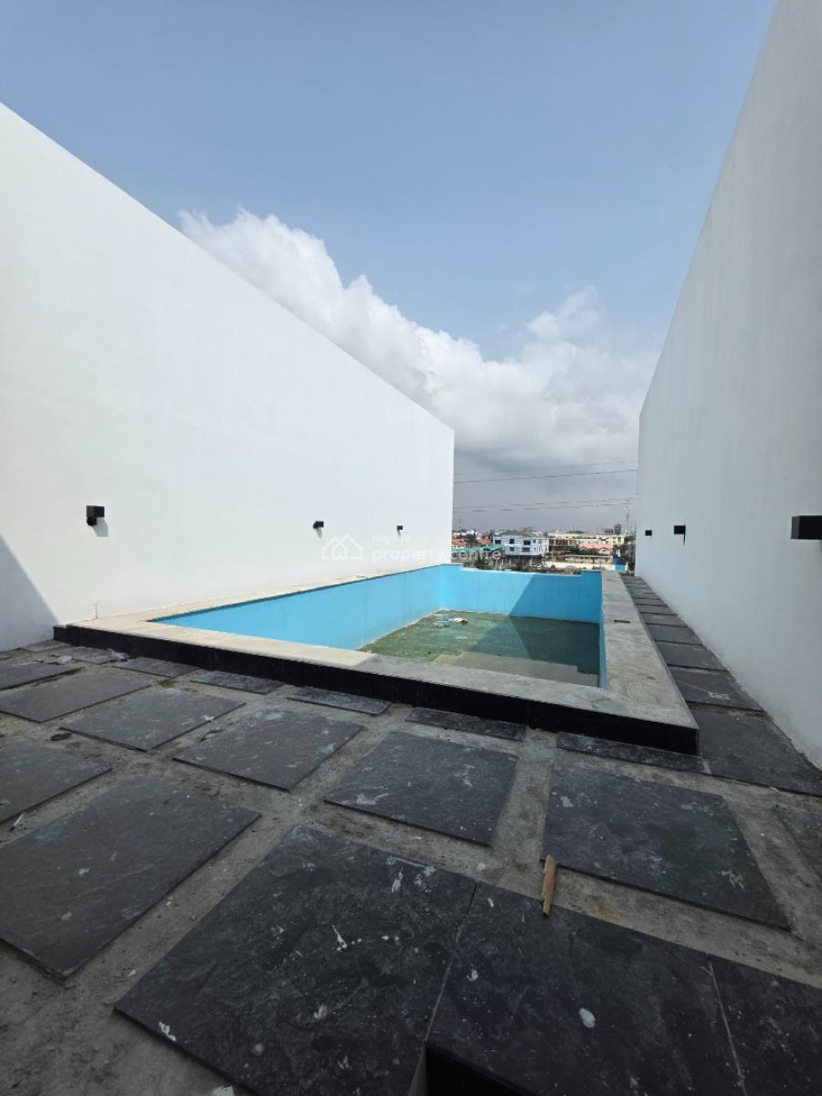 Massive 2 Bedroom Apartment with Elevator, Lekki Phase 1, Lekki, Lagos, Flat / Apartment for Sale