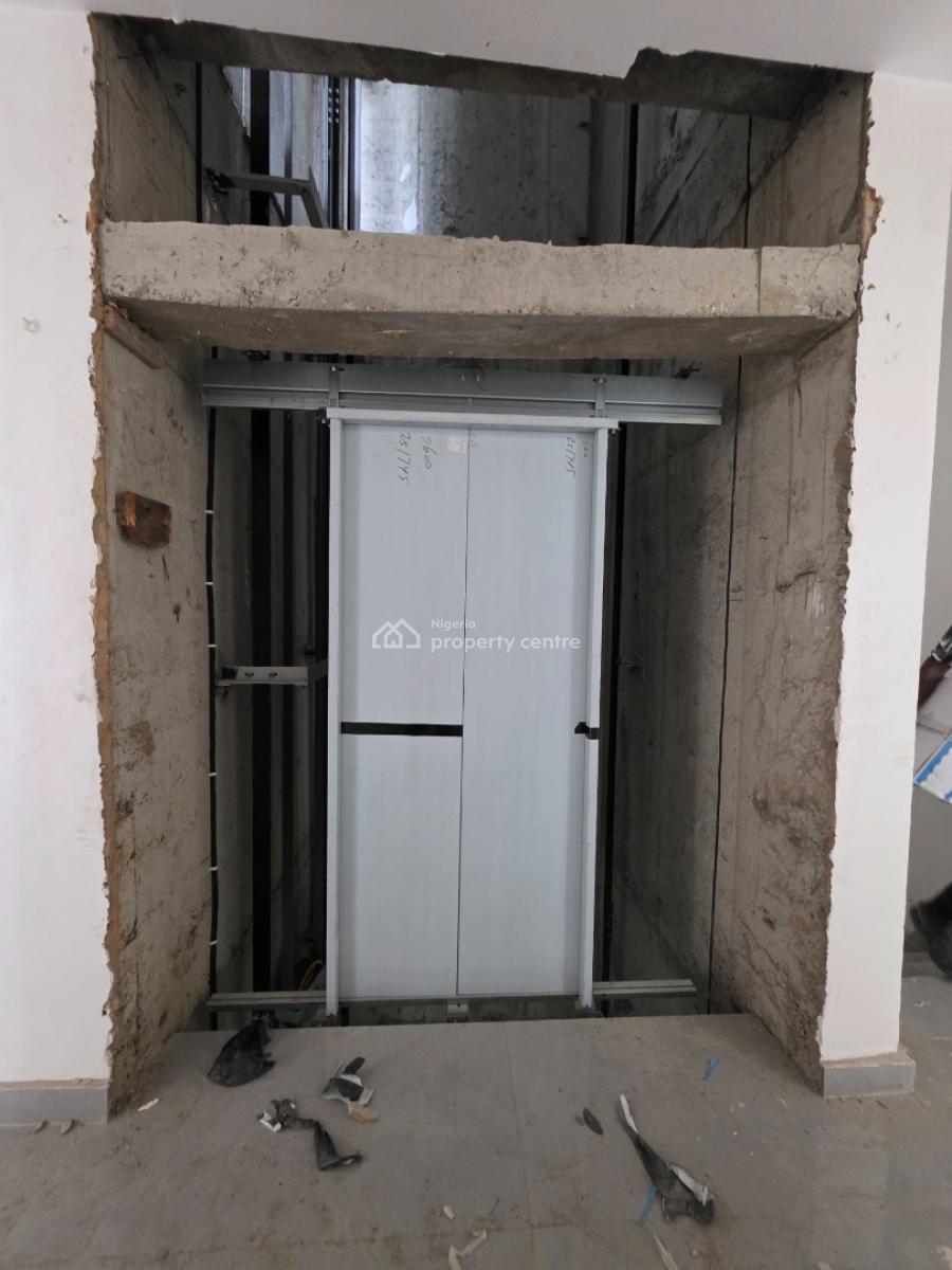 Massive 2 Bedroom Apartment with Elevator, Lekki Phase 1, Lekki, Lagos, Flat / Apartment for Sale