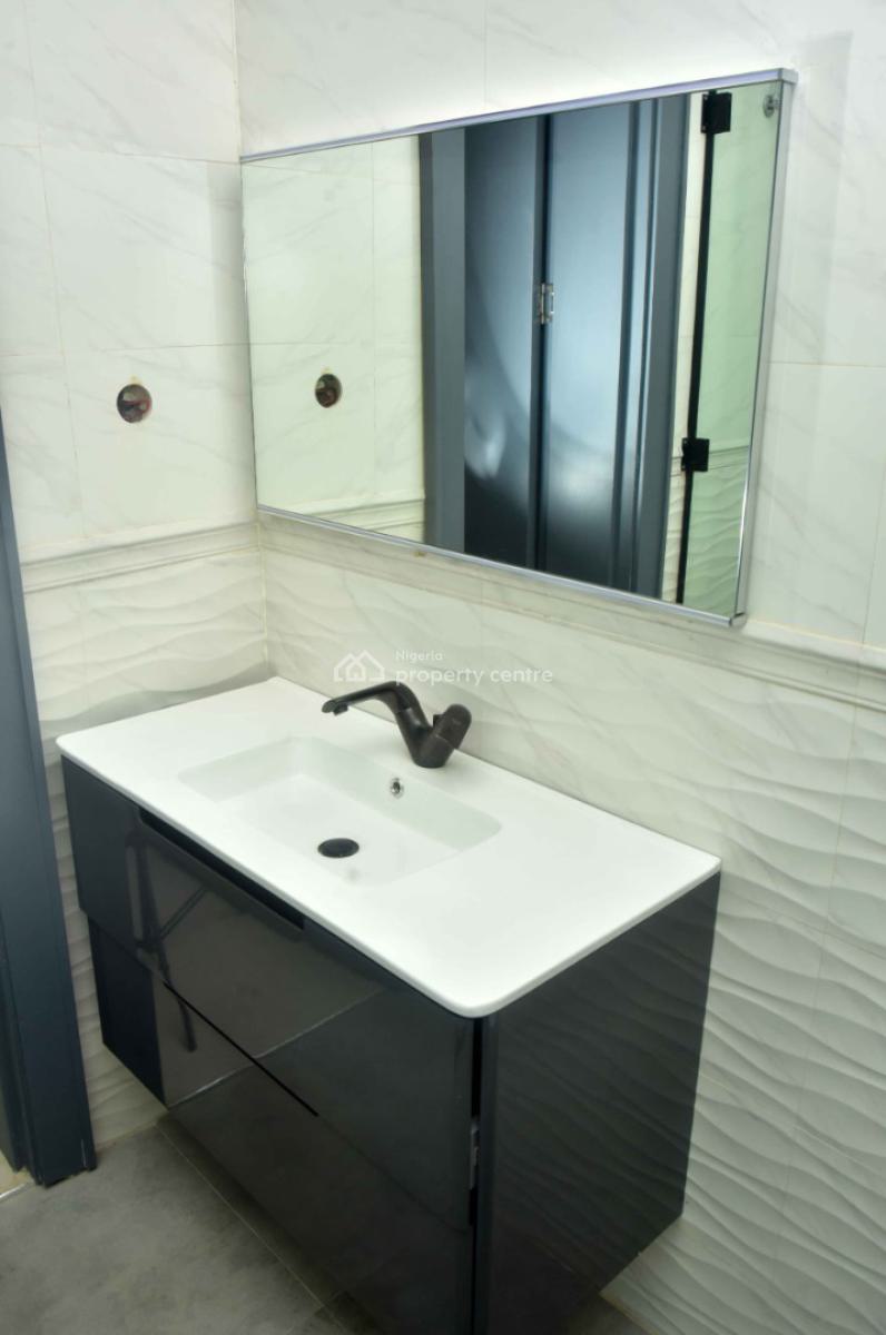 Smart Luxury Meets Prestige;  Spacious, En-suite 6 Bedrooms, Guzape District, Abuja, Detached Duplex for Sale