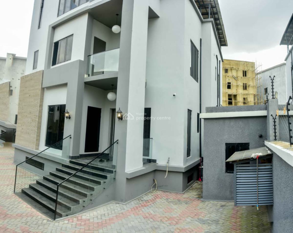 Smart Luxury Meets Prestige;  Spacious, En-suite 6 Bedrooms, Guzape District, Abuja, Detached Duplex for Sale