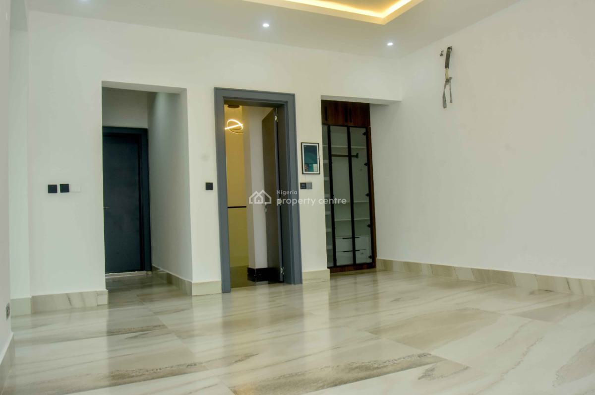 Smart Luxury Meets Prestige;  Spacious, En-suite 6 Bedrooms, Guzape District, Abuja, Detached Duplex for Sale