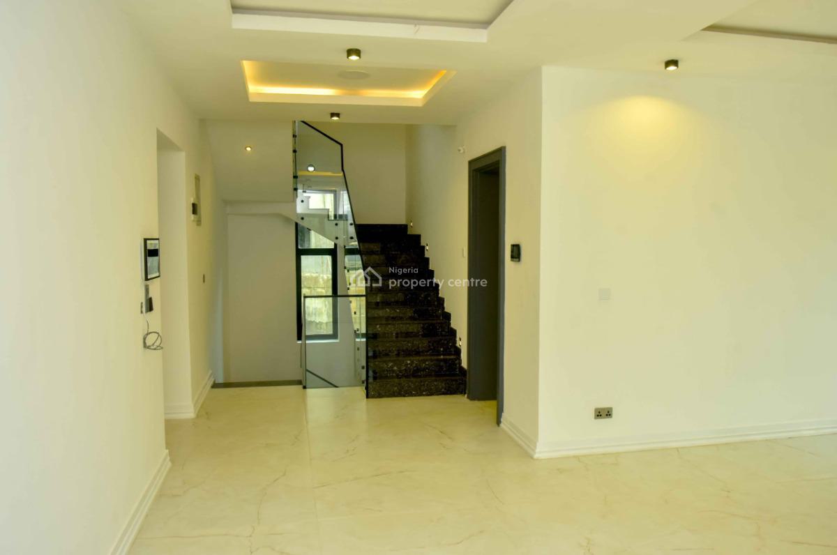 Smart Luxury Meets Prestige;  Spacious, En-suite 6 Bedrooms, Guzape District, Abuja, Detached Duplex for Sale