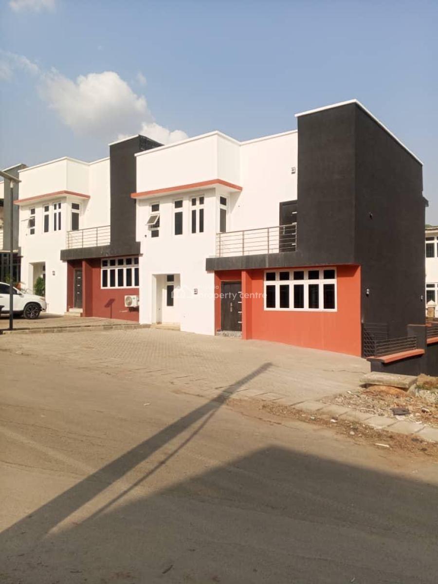 Well Finished 3 Bedroom Terrace + Bq, Gwarinpa, Abuja, Terraced Duplex for Rent