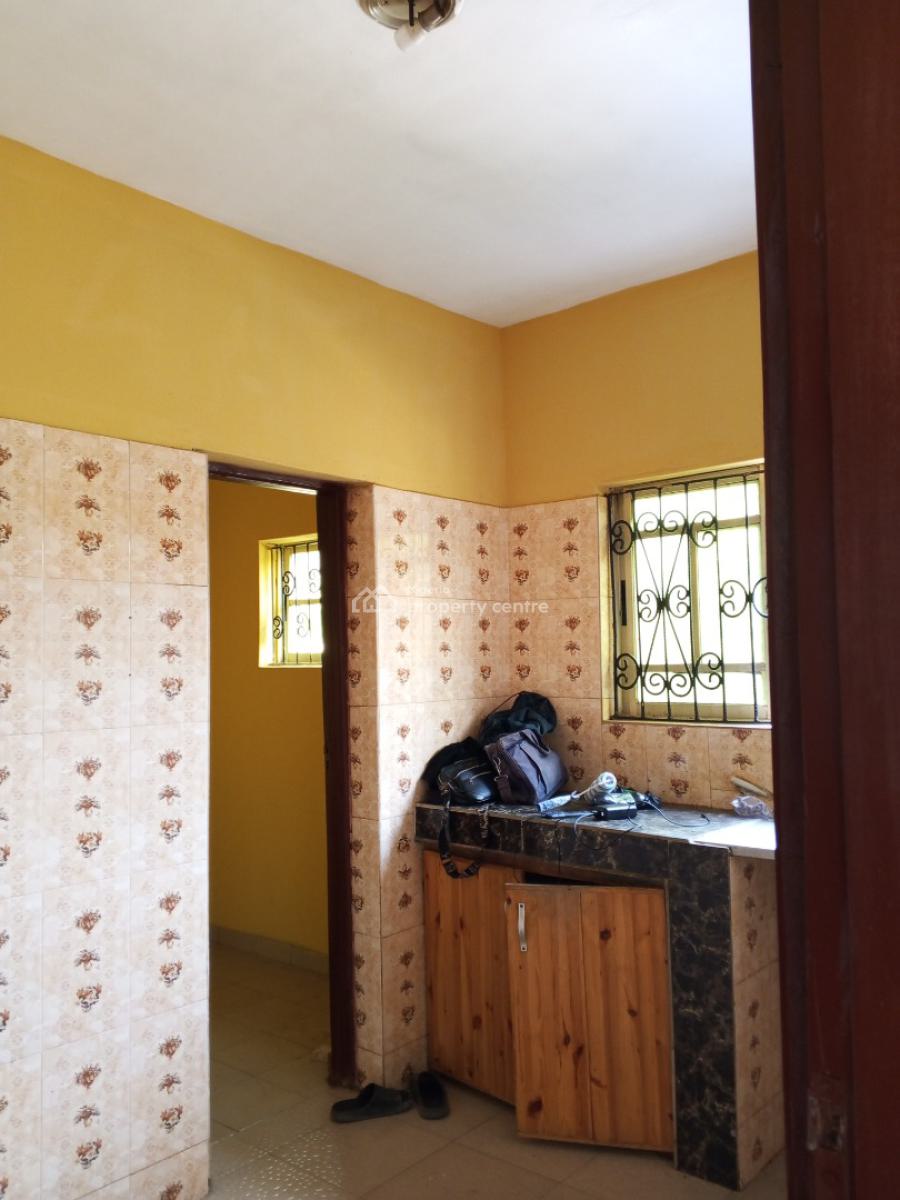 Clean 2 Bedroom, Tijani Salako Bucknor Estate, Isolo, Lagos, Flat / Apartment for Rent
