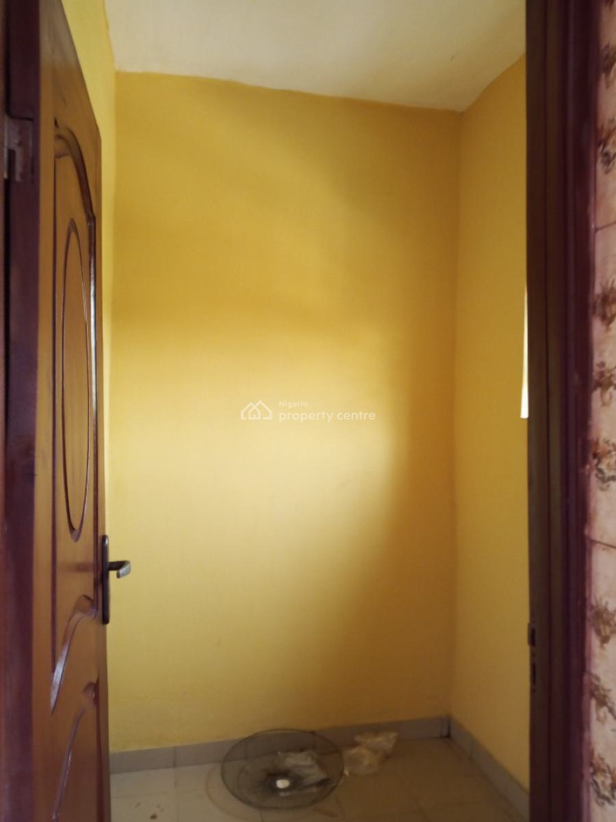 Clean 2 Bedroom, Tijani Salako Bucknor Estate, Isolo, Lagos, Flat / Apartment for Rent