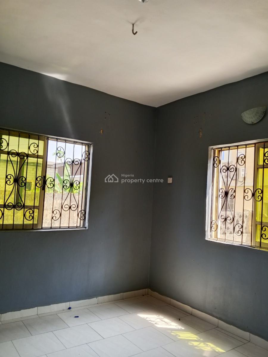 Clean 2 Bedroom, Tijani Salako Bucknor Estate, Isolo, Lagos, Flat / Apartment for Rent