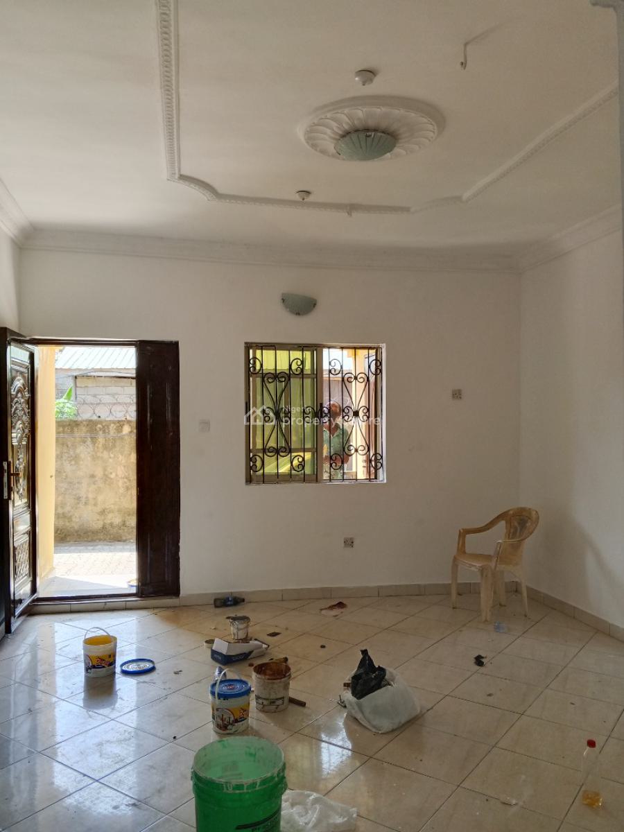 Clean 2 Bedroom, Tijani Salako Bucknor Estate, Isolo, Lagos, Flat / Apartment for Rent