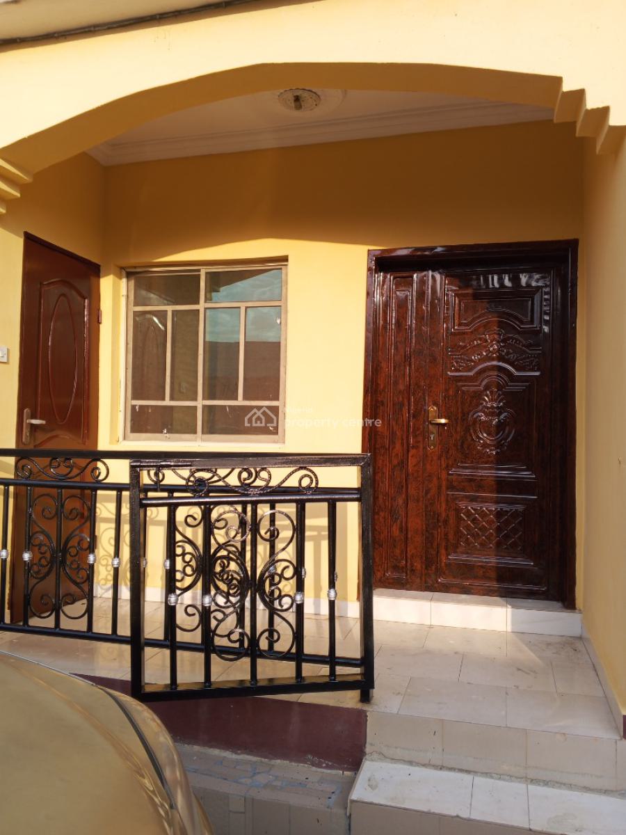 Clean 2 Bedroom, Tijani Salako Bucknor Estate, Isolo, Lagos, Flat / Apartment for Rent