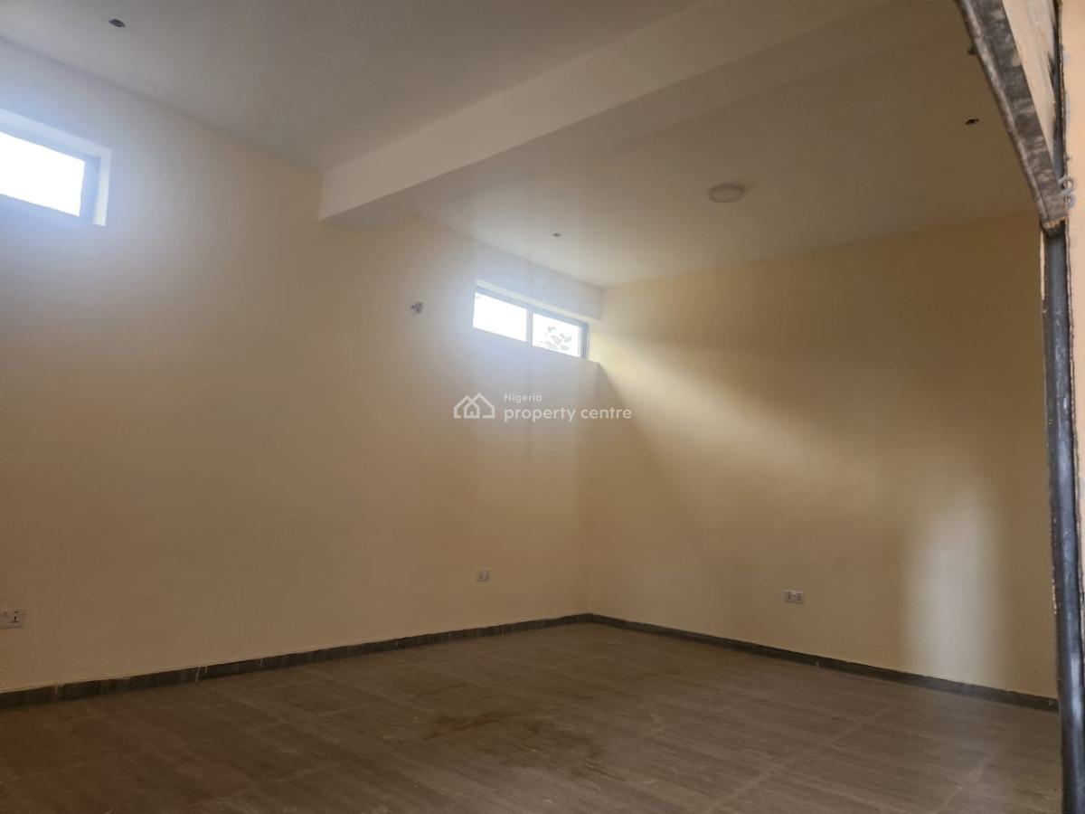 Units of Shops and Office Spaces in a Lucrative Area, Dugbe (onireke), Ibadan North-west, Oyo, Plaza / Complex / Mall for Rent